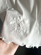 ブルーフラワー刺繍半袖Tシャツ