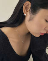Pale earring (silver)