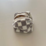 クラムラウンドポーチ_Fur Gray Checkerboard
