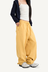 Round curve sweatpants