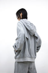 RELABEL (Menglian) デタッチャブルフーディドジャケットウィズサブトルストライプテクスチャーアンドウェービープリーツ, モダナイズド M-A1シルエット