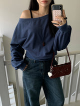 [MADE] Stern hip-to-way off-shoulder sweatshirt