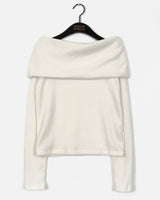Turnzi Napping V-neck Brush Fur Off-Shoulder T-Shirt
