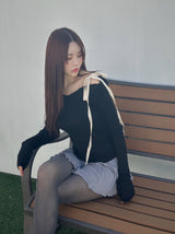 Uncut strap ribbed long-sleeved top