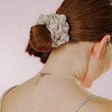 SHIRRING SATIN SCRUNCHIE (IVORY)