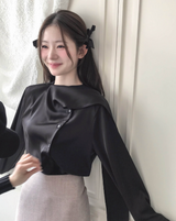 グラッドオイルサテンタイブラウス