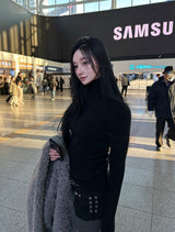タートルネックリブニット