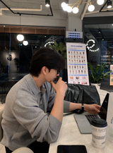 スライグハチボタンカラーネックニット