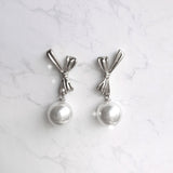 [Red Velvet スルギ Earrings] ダリアリボン＆パールピアス - Silver Color
