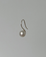 Sunday pearl earring (silver)