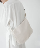 [DOJINOI] TEXTURE MESSENGER BAG CREAM