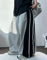 SILVER🩶🤍TWO LINE TRACK BALLOON WIDE PANTS 🖤🩶2COLOR