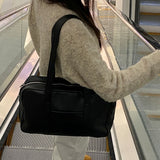 Oat pocket leather shoulder bag [Black color only]