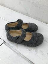 Round fur mary-jane shoes
