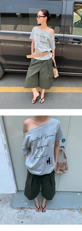 Lettering one-shoulder off-shoulder overfit short-sleeved T-shirt