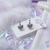 [NMIXX Kyujin Piercing] プチチェック柄ハートハグピアス - シルバーカラー