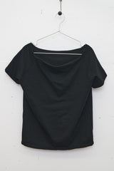 520 Off-Shoulder T-shirt (Black)