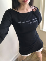 Cumen lettering lip neck slim long sleeve t-shirt