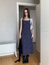レイヤードネイビーフローラルスリーブレスロングドレス