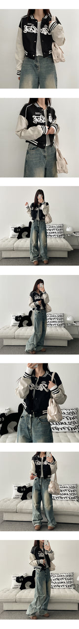 An B-Pocket Shoulder Bag