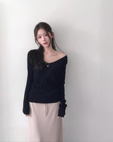 maltese mood single flower deep u-neck ribbed top