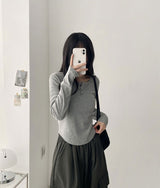 レオヘムラウンドクロップスナップヘンリーネック長袖T