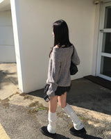 オフショルダーヘジーニット
