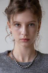 Curved line pearl drop earring