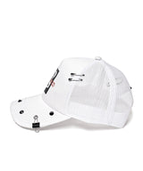 BBD グラフィック B ロゴメッシュスタッドトラッカーメッシュキャップ (White)
