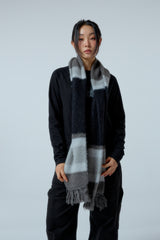 EEERRR Stripe brushed wool knit muffler (Black)
