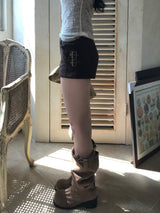 バイサイドバックルロールアップショートパンツ