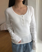 ロニルパンチングボタンUネックTシャツ