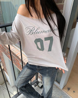 Maril ナンバー レタリングプリントワンショルダーロングスリーブTシャツ