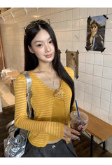 フラワーブローチストリッピードロングスリーブドニットシャツ