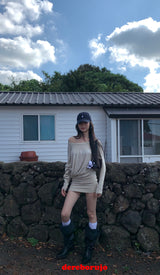 ベージュルーズフィットワイドネックミニドレス