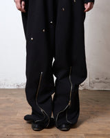 DIAGONAL STUD ZIP SWEAT PANTS(BLACK)