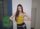 イエローレタリングパッドスリーブレスTシャツ