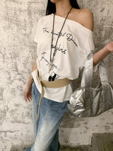 Lettering one-shoulder off-shoulder overfit short-sleeved T-shirt