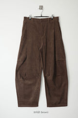 volume curved corduroy pants