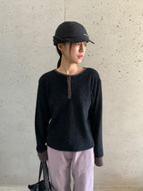 Hom ヘアリーボタン カラーマッチングニットTシャツ