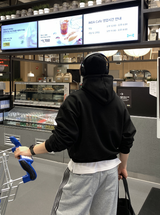 テーパーセミクロップドオーバーサイズフィットプレーンフーディー