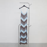 [NONCODE] V-patterned sleeveless dress