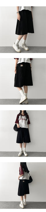 Eiki Side Pintuck Pocket Tab Banding Shorts
