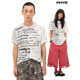 着古した破れたゆったりした半袖Tシャツ