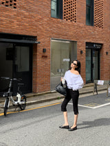[MADE] Stern hip-to-way off-shoulder sweatshirt