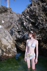夏の女の子ビキニ