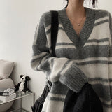モヘアダンガラVネックニット