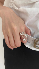 Three flower silver line ring