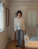 Reverse damage V-neck knitwear