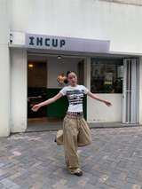 クリエイティブベルトラウンドショートスリーブTシャツ